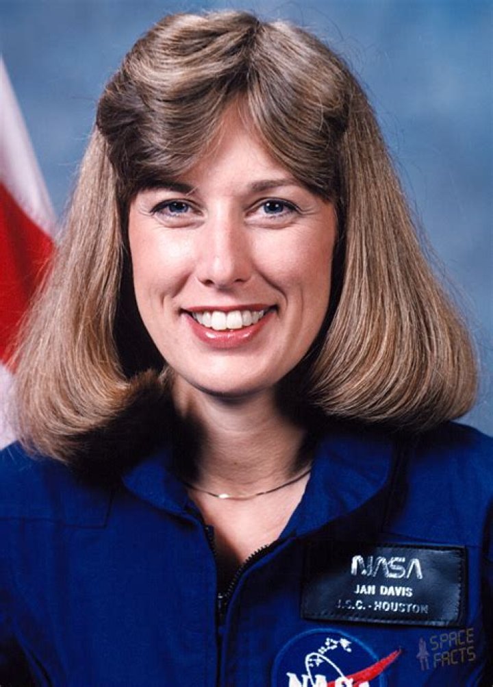 Nancy Jan Davis (Astronaut) - Age, Birthday, Bio, Facts, Family, Net Worth, Height & More