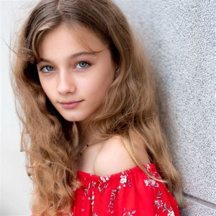 Nanou Philips (YouTube Star) - Age, Birthday, Bio, Facts, Family, Net Worth, Height & More