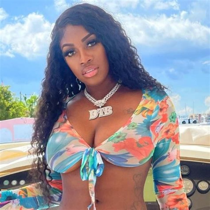 Nia Kay (Rapper) - Age, Birthday, Bio, Facts, Family, Net Worth, Height & More
