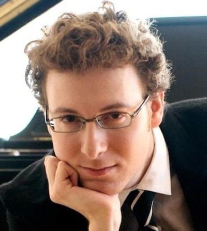 Nicholas Britell biografía, edad, altura, esposo, net worth, familia