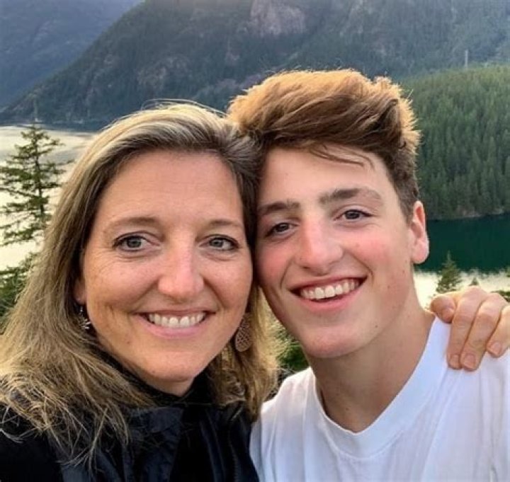 Nicole Boone Age, Salary, Net Worth, Husband, Bio, Wiki, Family, Instagram