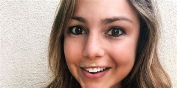 Nicole Cogan (Blogger) - Age, Birthday, Bio, Facts, Family, Net Worth, Height & More