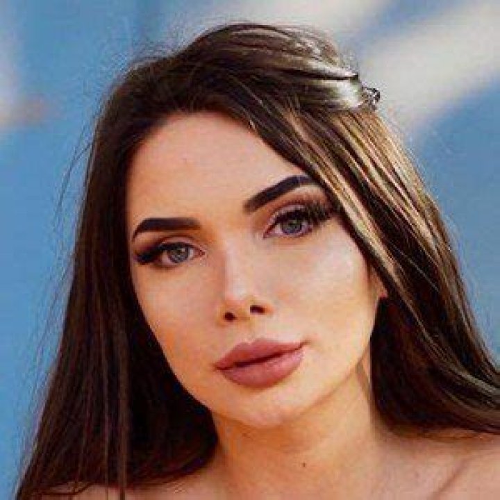 Nicole Pallado (Instagram Star) - Age, Birthday, Bio, Facts, Family, Net Worth, Height & More