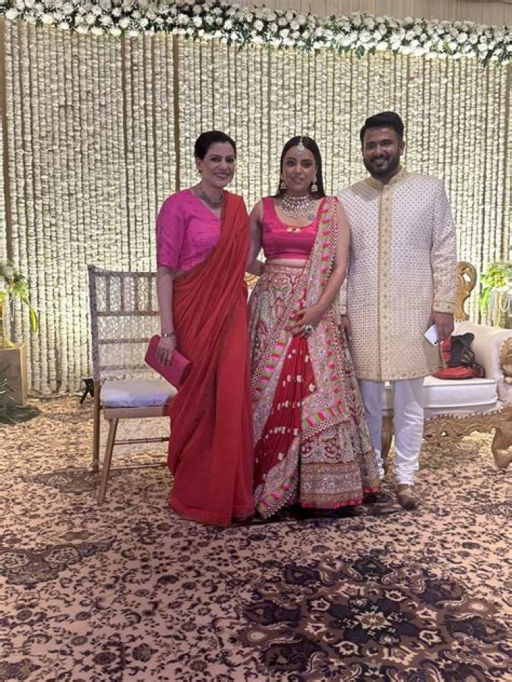 Nidhi Razdan Biography, Age, Height, Husband, Net Worth, Family