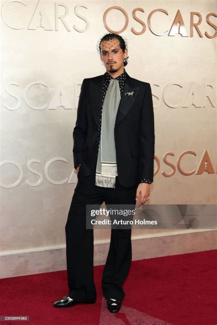 Omar Apollo Height: Is Omar Apollo 6’5″?