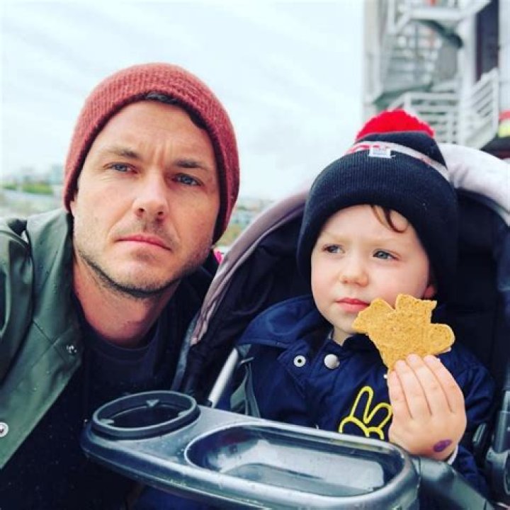 Paul Campbell Biography, Age, Height, Wife, Net Worth, Family