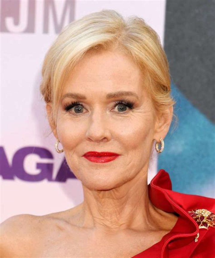 Penelope Ann Miller (Movie Actress) - Age, Birthday, Bio, Facts, Family, Net Worth, Height & More