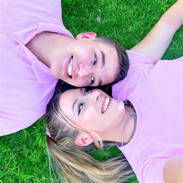 Pink Shirt Couple (Web Group) - Members profile, Facts, Wiki, Achievements, Net worth 2024 (updated)