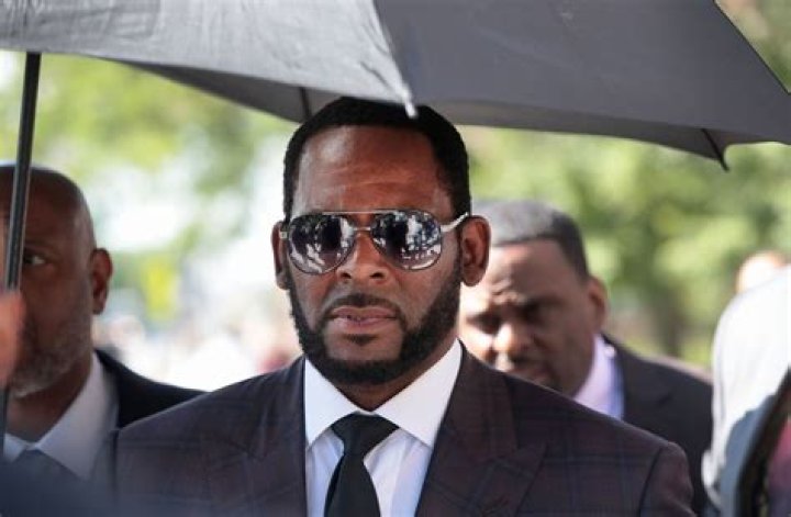 R. Kelly Biography, Age, Height, Wife, Net Worth, Family