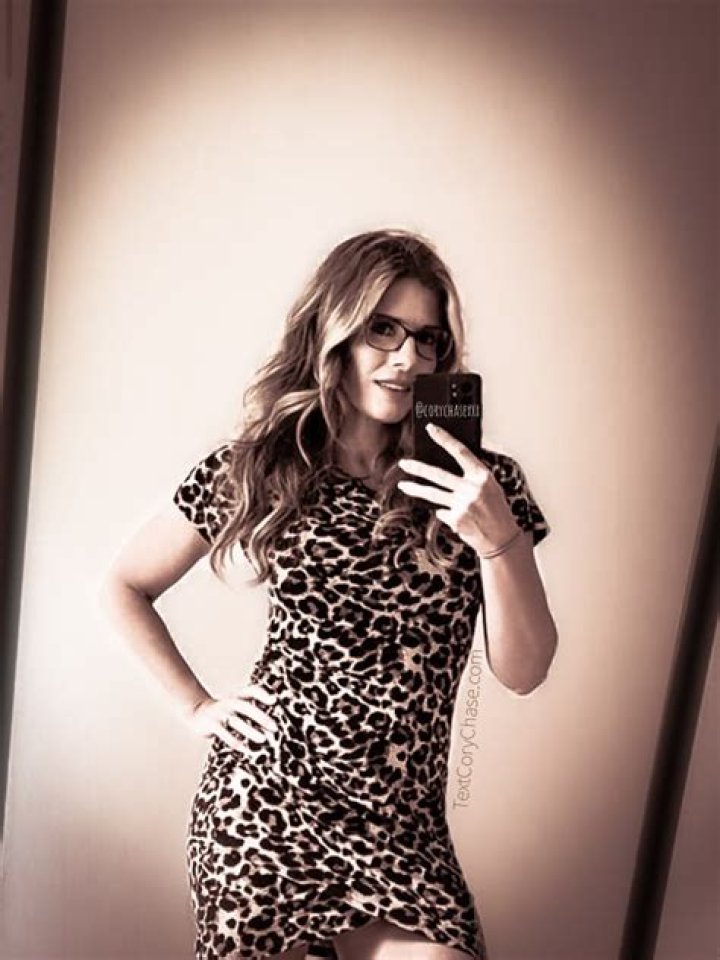 Rachaele Hambleton (Non-Fiction Author) - Age, Birthday, Bio, Facts, Family, Net Worth, Height & More