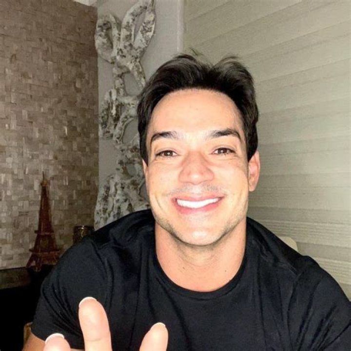 Rafael Reyes (Instagram Star) - Age, Birthday, Bio, Facts, Family, Net Worth, Height & More
