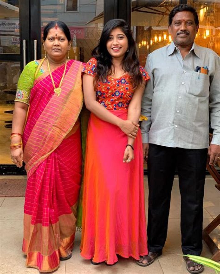 Ravali Biography, Age, Height, Husband, Net Worth, Family