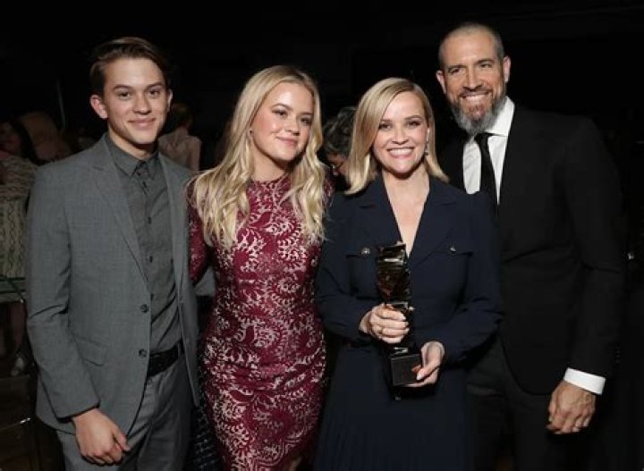 Reese Witherspoon Is ‘Leaning on Her Kids’ to ‘Help’ Process Her ‘Difficult’ Divorce From Jim Toth