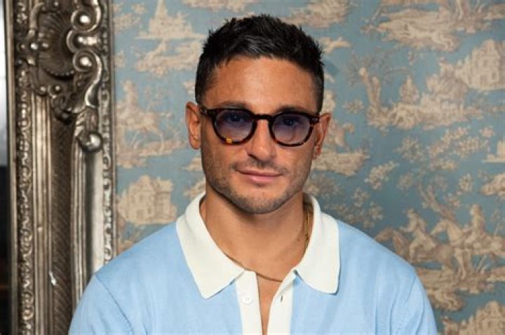 Reza Amiri-Garroussi Biography, Wikipedia and Age: Age Revealed