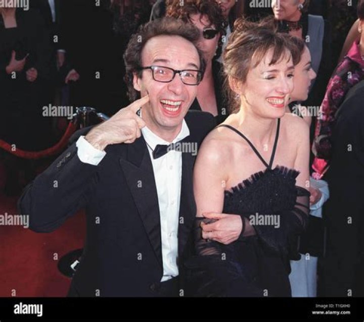 Roberto Benigni: Wife, net worth, tattoos, smoking & body facts