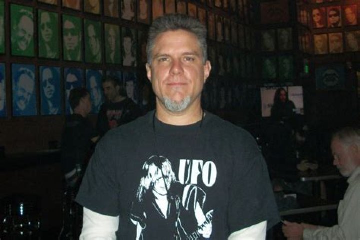 Ron McGovney biografía, edad, altura, esposo, net worth, familia