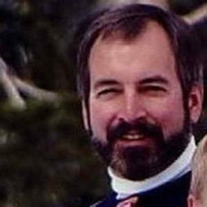 Roy Raymond (Entrepreneur) - Age, Birthday, Bio, Facts, Family, Net Worth, Height & More