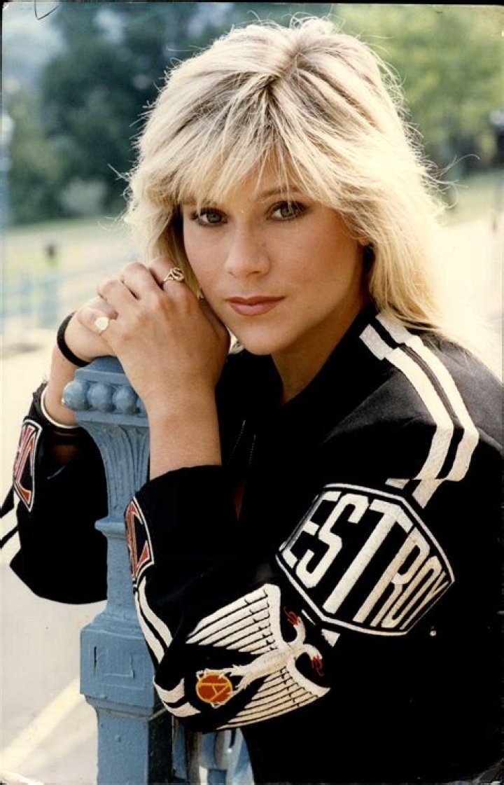Samantha Fox Height: How tall is Samantha Fox?