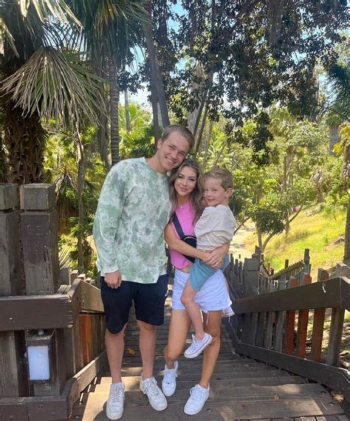 Samuel Larsen Biography, Age, Height, Wife, Net Worth, Family