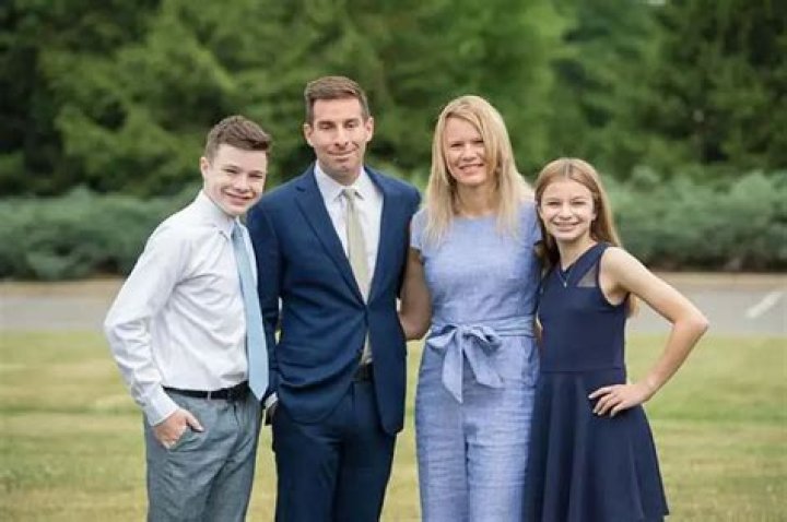 Sara Murray Bio, Age, Family, Husband, Kids, CNN, Salary, Net Worth