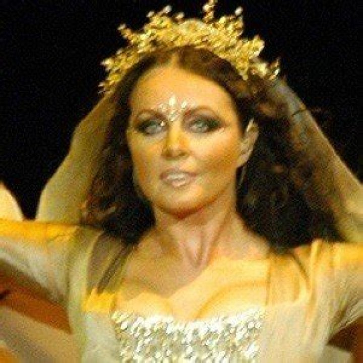 Sarah Brightman (Opera Singer) - Age, Birthday, Bio, Facts, Family, Net Worth, Height & More