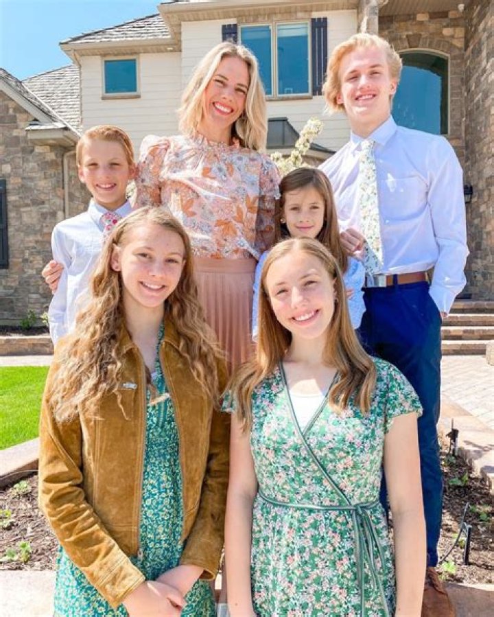 Sarah Disanto Age: Know About Her Children, Race and Net Worth