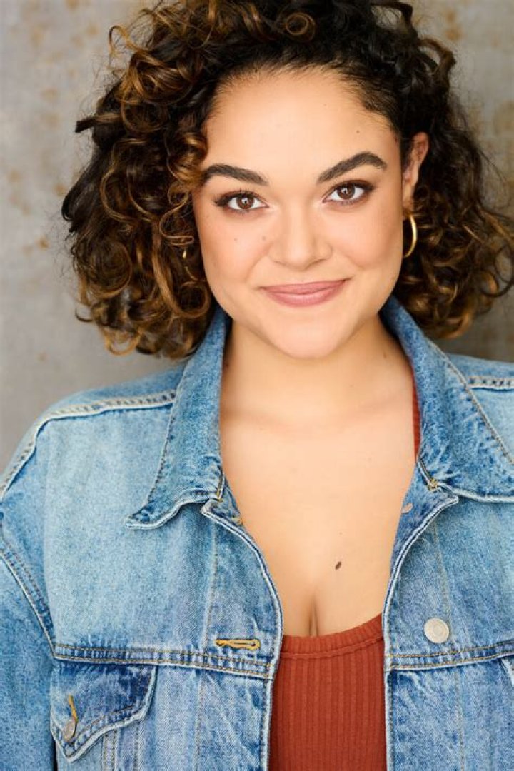 Sarah-Nicole Robles (Voice Actress) - Age, Birthday, Bio, Facts, Family, Net Worth, Height & More