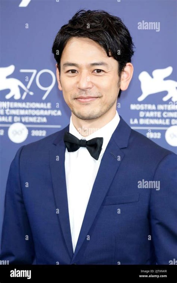 Satoshi Tsumabuki Biography, Age, Height, Wife, Net Worth, Family