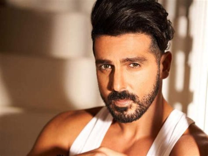 Shamil Khan Biography, Age, Height, Wife, Net Worth, Family