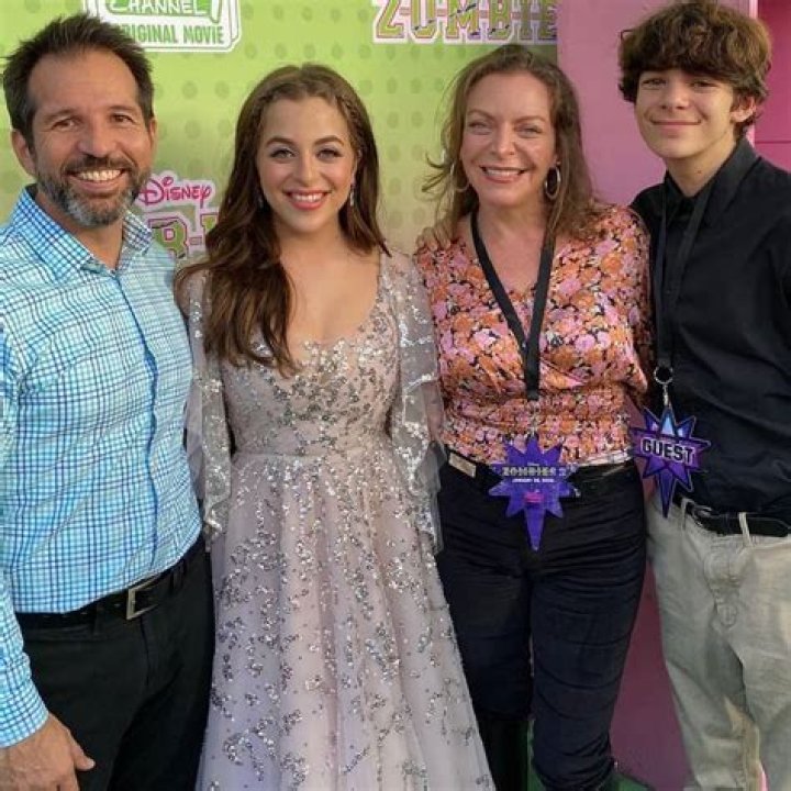 Sharone Kremen Martin (Family Member) - Age, Birthday, Bio, Facts, Family, Net Worth, Height & More