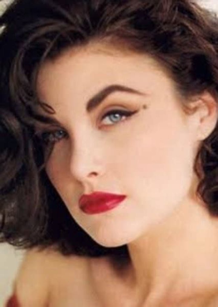 Sherilyn Fenn Biography, Age, Height, Husband, Net Worth, Family
