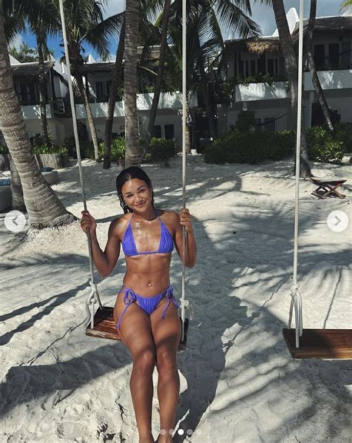 Sophia Calate (YouTube Star) - Age, Birthday, Bio, Facts, Family, Net Worth, Height & More