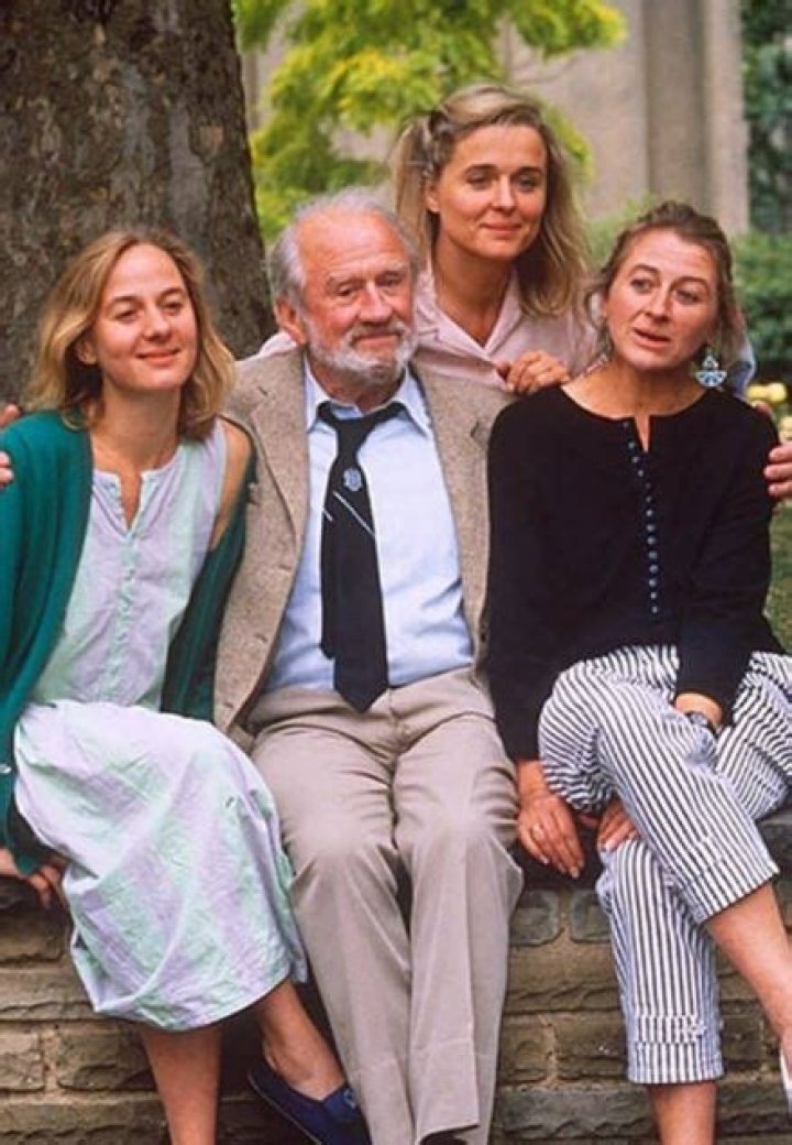 Sorcha Cusack Bio, Wiki, Age, Height, Parents, Siblings, Sister, John Cusack and Net Worth.