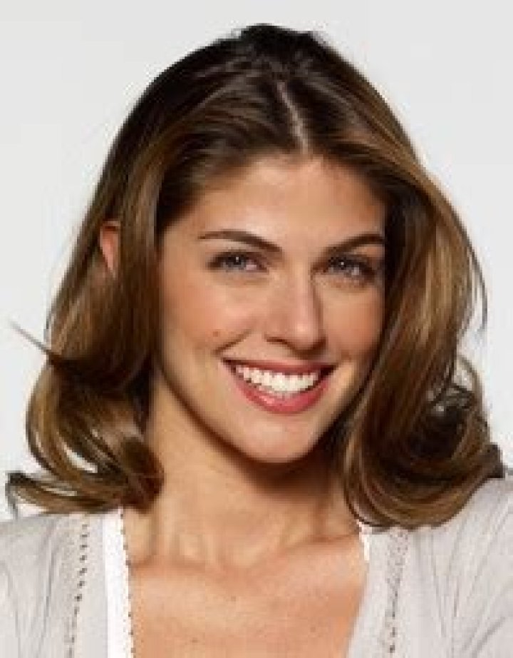 Stephanie Cayo biografía, edad, altura, esposa, net worth, familia