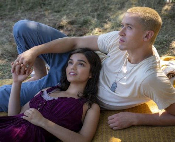 Tom Blyth (TV Actor) - Age, Birthday, Bio, Facts, Family, Net Worth, Height & More