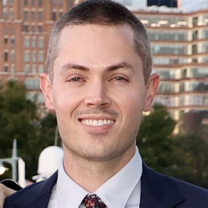 Tom Lipinski Bio, Age, Wife, Suits, Movies and Net Worth