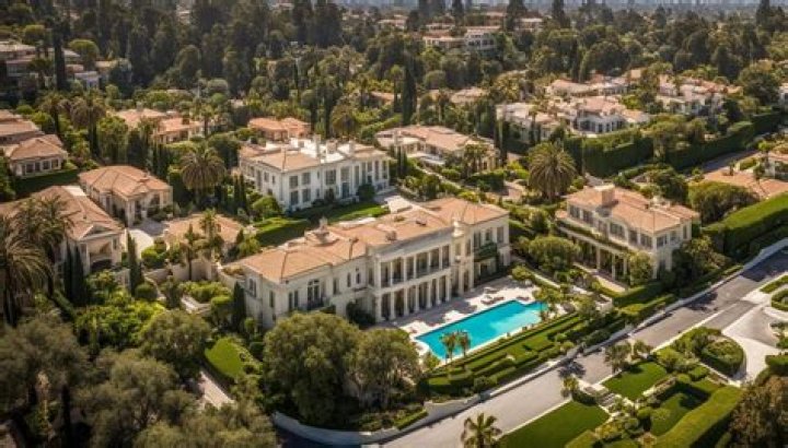 Top 10 Celebrity Houses In Beverly Hills