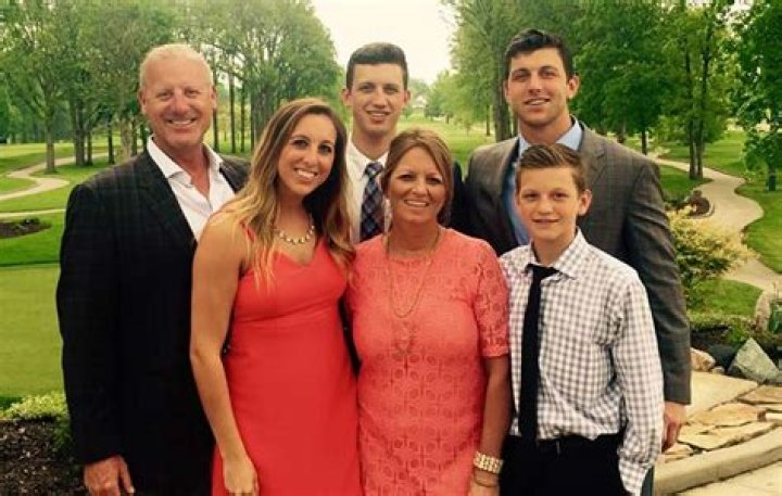 Tyler Eifert Biography, Age, Height, Wife, Net Worth, Family