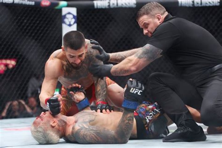 UFC: Does Charles Oliveira Brother Have Brother? Details To Know