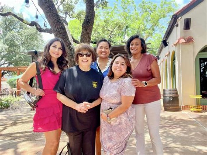 Ursula Pari Wikipedia, Biography, Age, Married, Daughter, Husband, KSAT 12