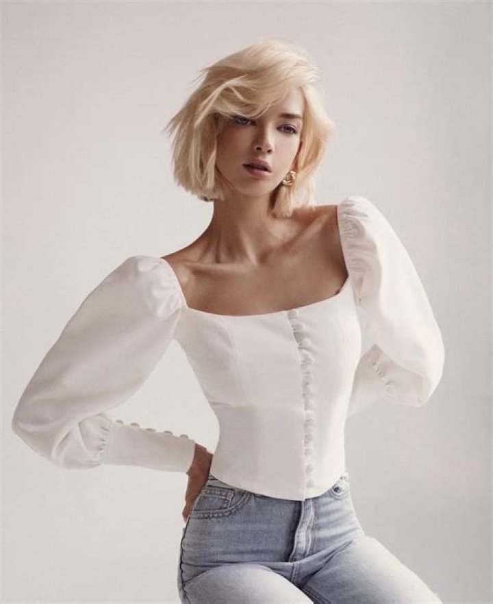 Valeria Bulusheva (Model) - Age, Birthday, Bio, Facts, Family, Net Worth, Height & More