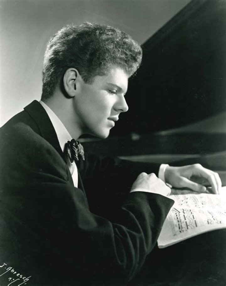 Van Cliburn (Pianist) - Age, Birthday, Bio, Facts, Family, Net Worth, Height & More