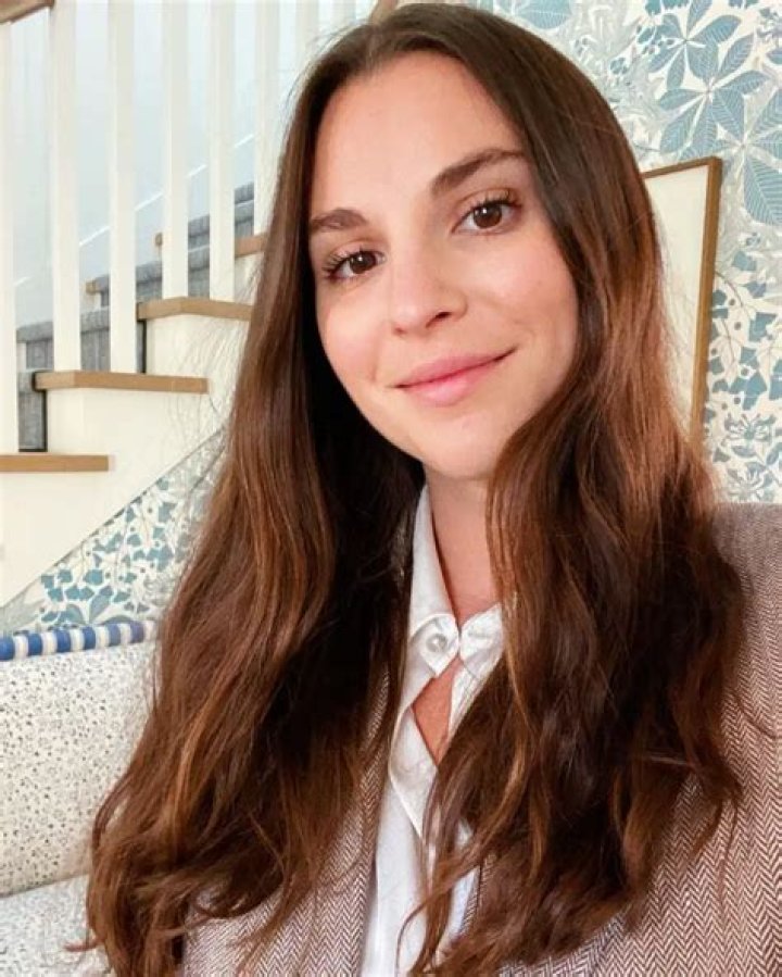 Victoria Aveyard Biography, Age, Height, Husband, Net Worth, Family