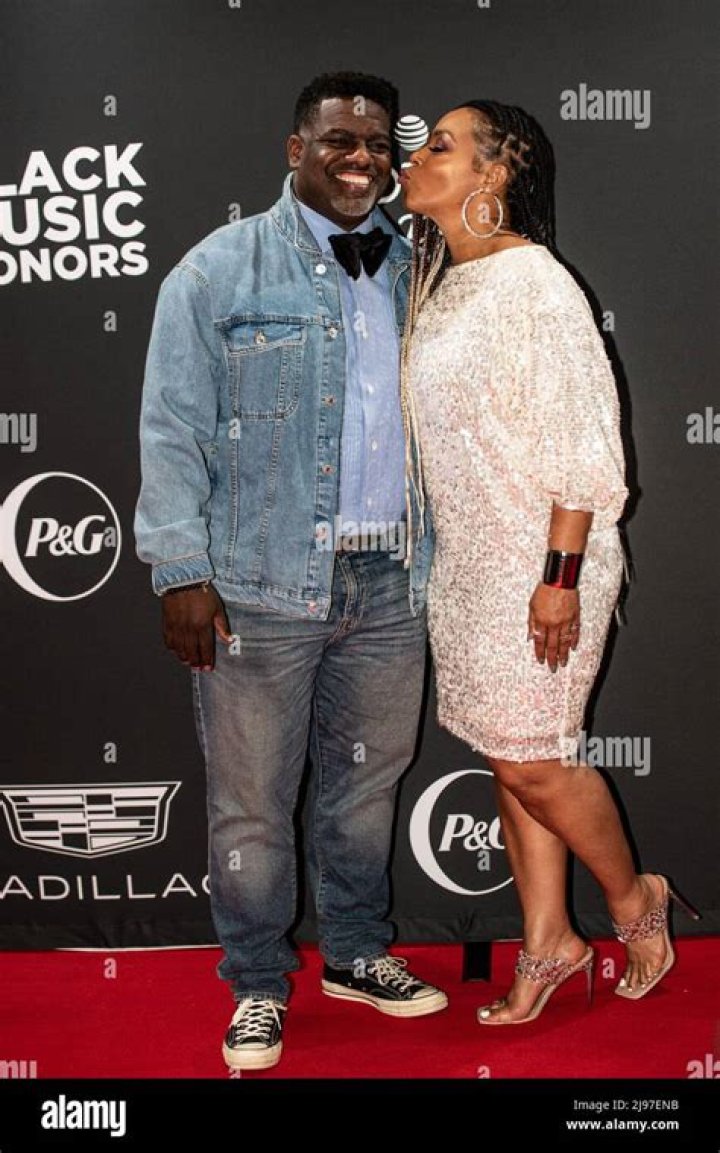 Warryn Campbell (Music Producer) - Age, Birthday, Bio, Facts, Family, Net Worth, Height & More