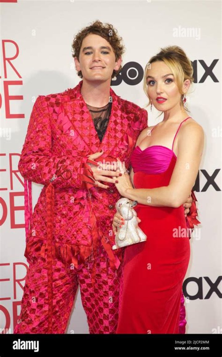 Who Is Chloe Fineman Husband Casey Thomas Brown? Everything On Their Wedding And Married Life