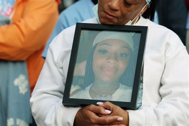 Who Is Derricka Patrick Chicago? Pregnant Woman Killed In Illnois Shooting