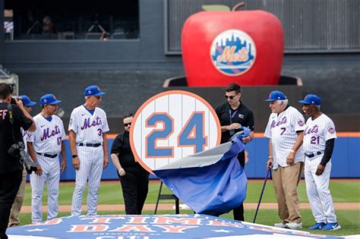 Why did the Mets retire Willie Mays number? Did the Giants retire Willie Mays number?