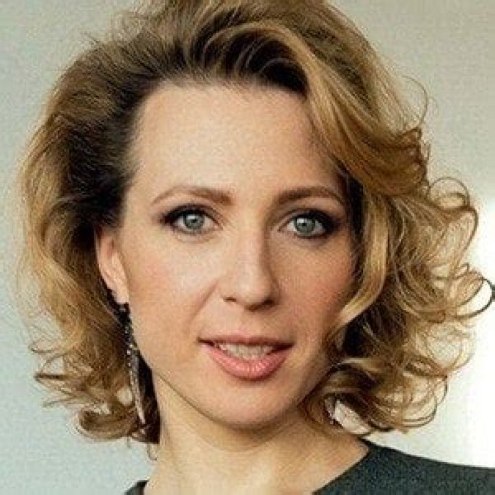 Ыана Цхурикова - Yana Churikova (Ведущий телешоу) - возраст, день рождения, биография, факты, семья, собственный капитал, рост и многое другое