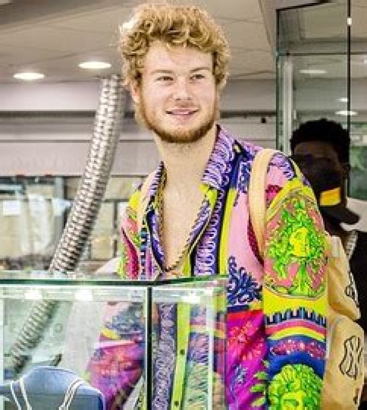 Yung Gravy (Rapper) - Age, Birthday, Bio, Facts, Family, Net Worth, Height & More