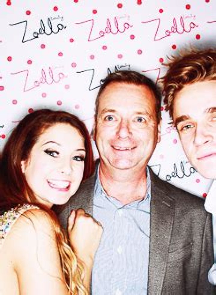 Zoella Biography, Age, Height, Husband, Net Worth, Family